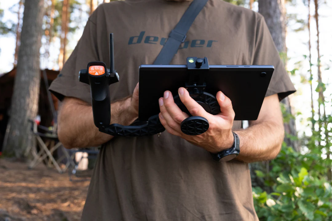 Deeper Quest Tablet and Remote Controller Holder - Image 3