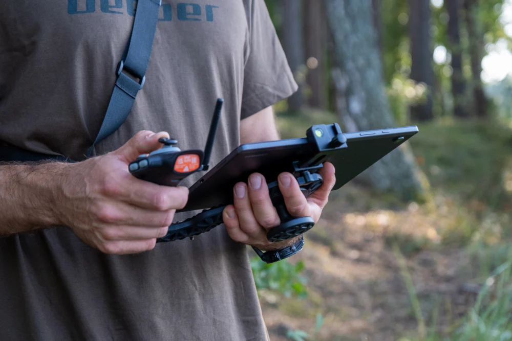 Deeper Quest Tablet and Remote Controller Holder - Image 5